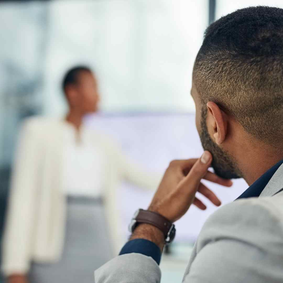 o-poder-da-escuta-ativa-somos-newa-carine-roos-treinamento-corporativo